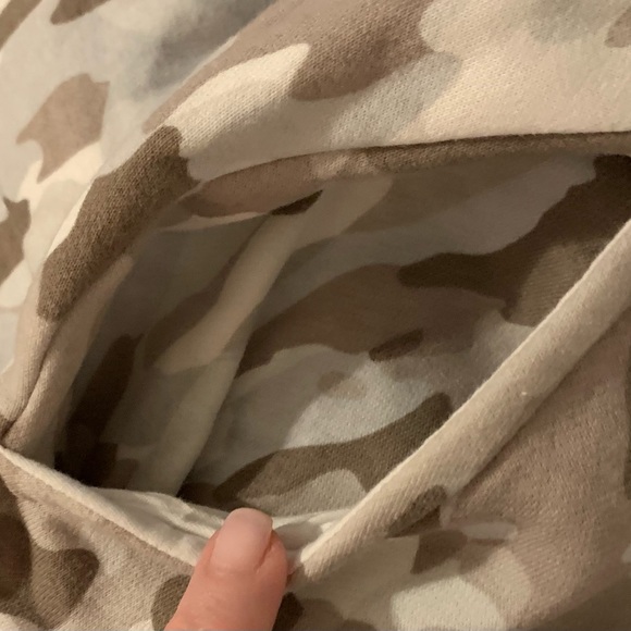 Nike Mens Camouflage Fleece Shorts, Like New, Drawstring Closure, Medium - Picture 6 of 13